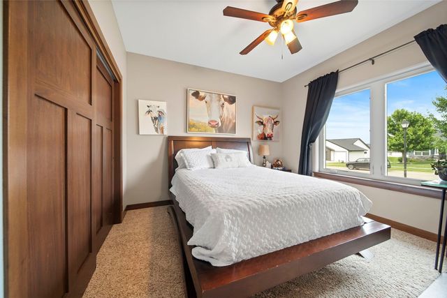 617 Majestic Oak Ridge, Solon, IA 52333