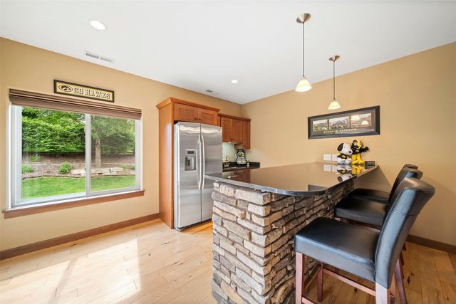 617 Majestic Oak Ridge, Solon, IA 52333