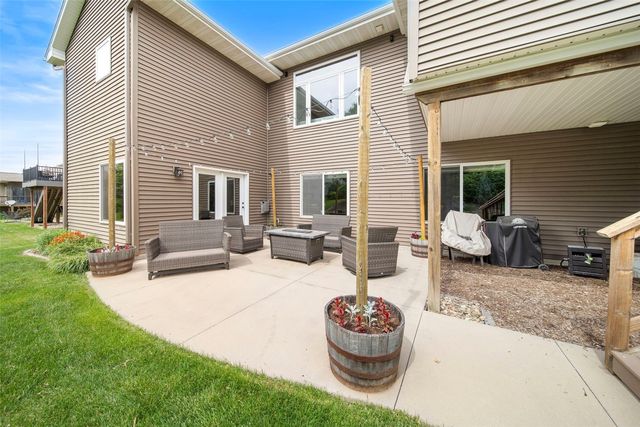 617 Majestic Oak Ridge, Solon, IA 52333