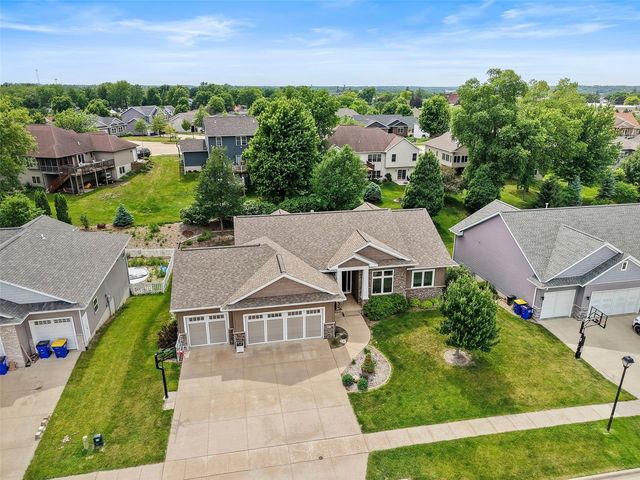 617 Majestic Oak Ridge, Solon, IA 52333