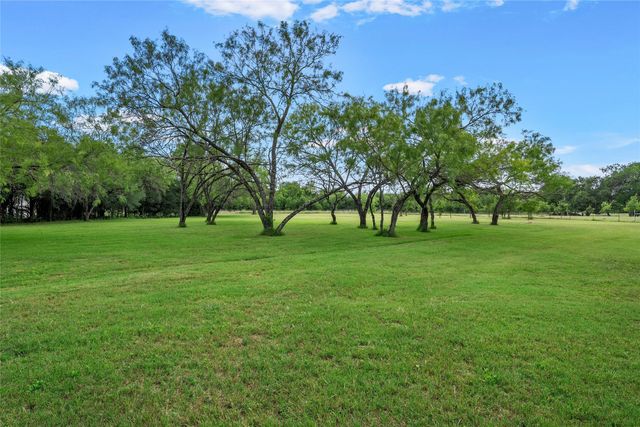 235 Country Drive, Waco, TX 76705