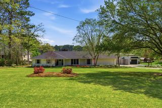 376 W Lake, Hattiesburg, MS 39402