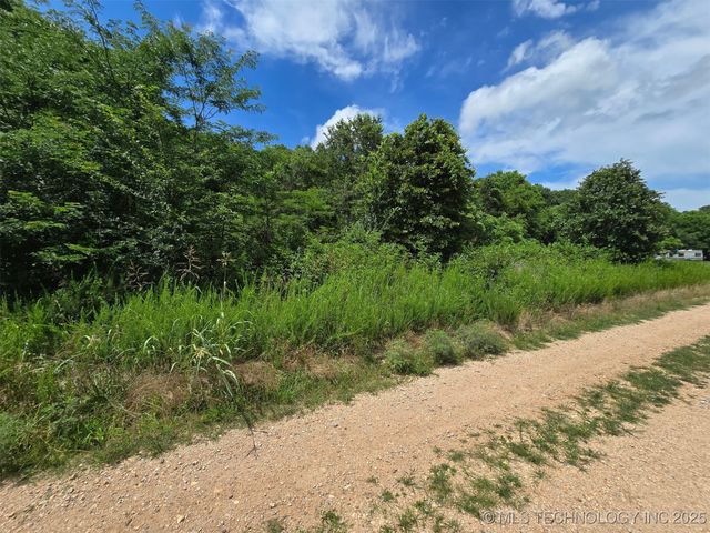 27800 E Valley Lane, Proctor, OK 74457