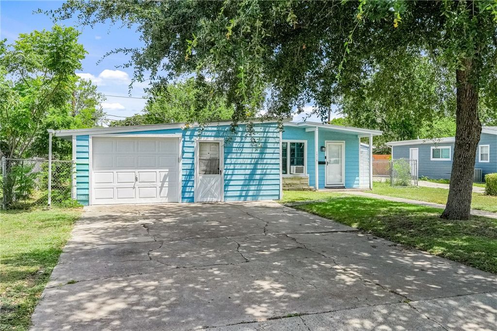 1514 Devon Dr, Corpus Christi, TX 78415