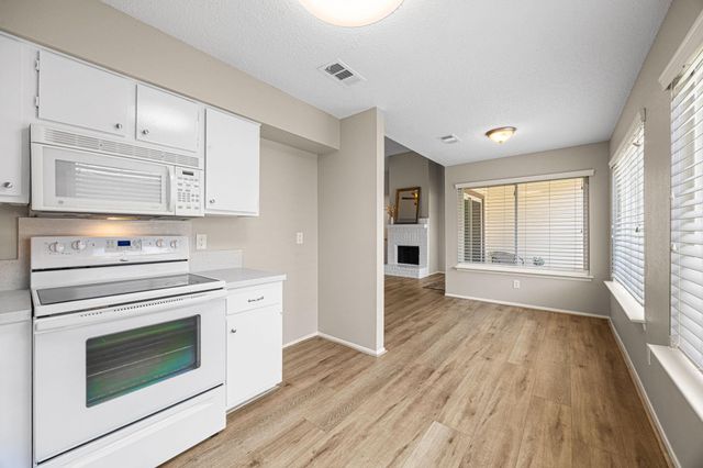 10719 Lakewood Oaks Drive, Sugar Land, TX 77498