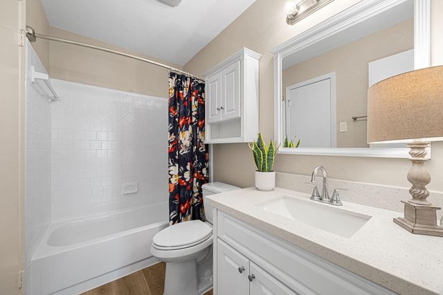 10719 Lakewood Oaks Drive, Sugar Land, TX 77498