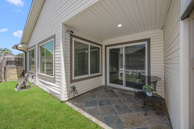 10719 Lakewood Oaks Drive, Sugar Land, TX 77498