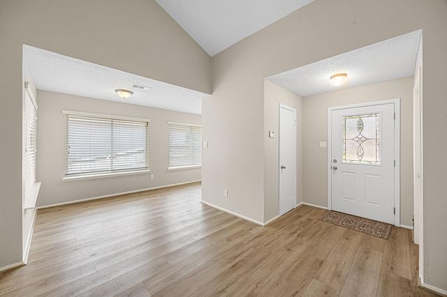 10719 Lakewood Oaks Drive, Sugar Land, TX 77498