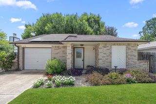 10719 Lakewood Oaks Drive, Sugar Land, TX 77498