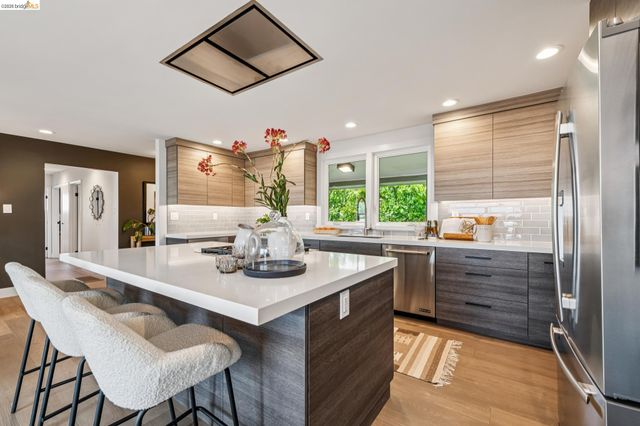 341 Rishell Dr, Oakland, CA 94619