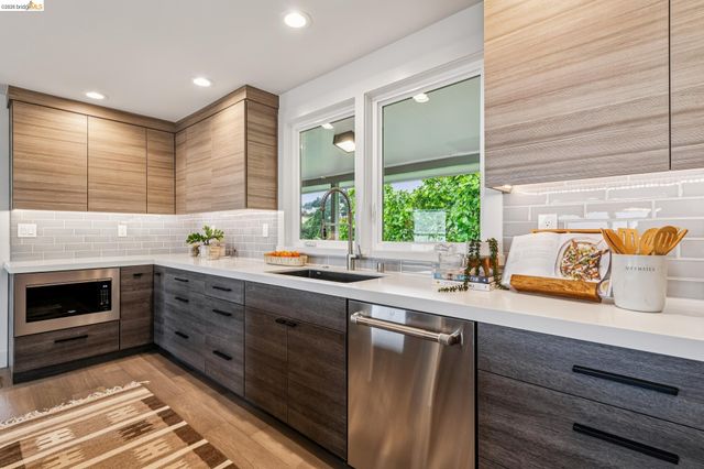 341 Rishell Dr, Oakland, CA 94619