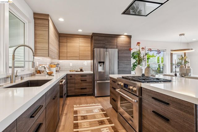 341 Rishell Dr, Oakland, CA 94619