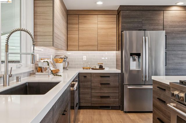 341 Rishell Dr, Oakland, CA 94619