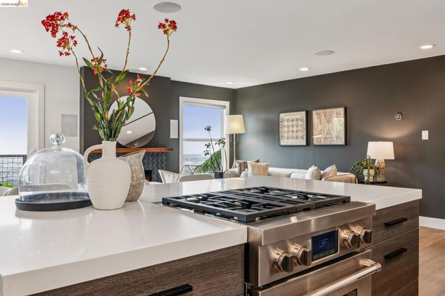 341 Rishell Dr, Oakland, CA 94619