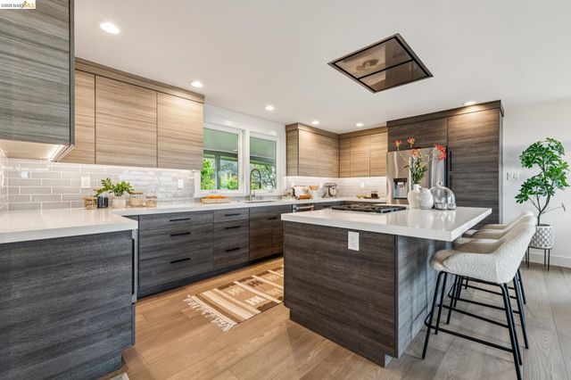 341 Rishell Dr, Oakland, CA 94619