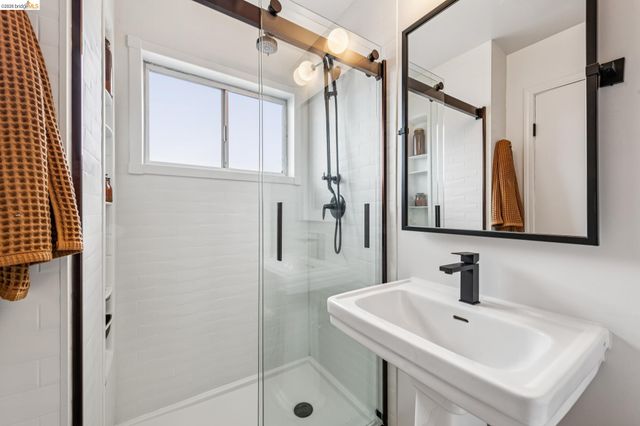 341 Rishell Dr, Oakland, CA 94619