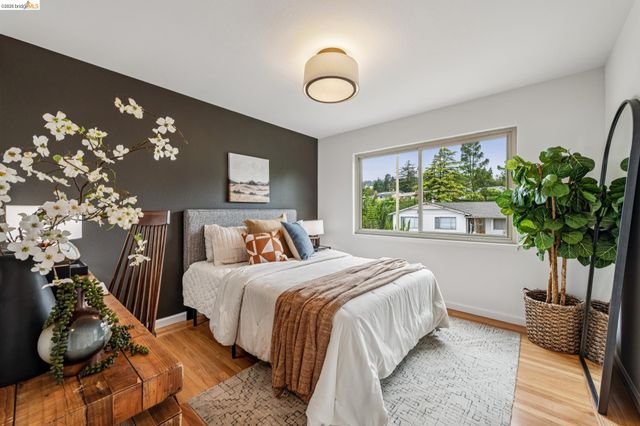 341 Rishell Dr, Oakland, CA 94619