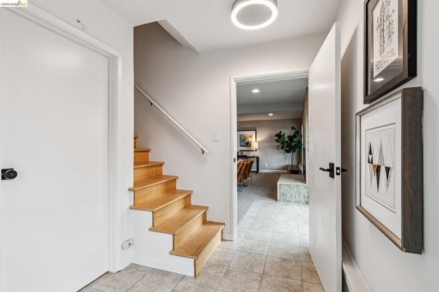 341 Rishell Dr, Oakland, CA 94619