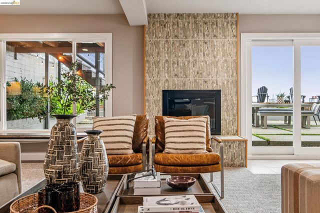 341 Rishell Dr, Oakland, CA 94619