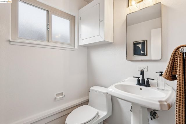 341 Rishell Dr, Oakland, CA 94619