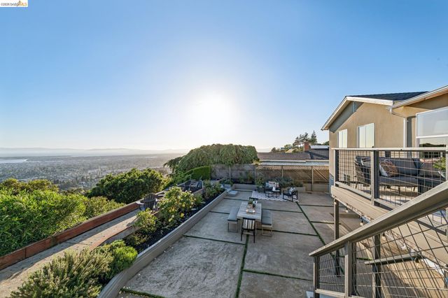 341 Rishell Dr, Oakland, CA 94619