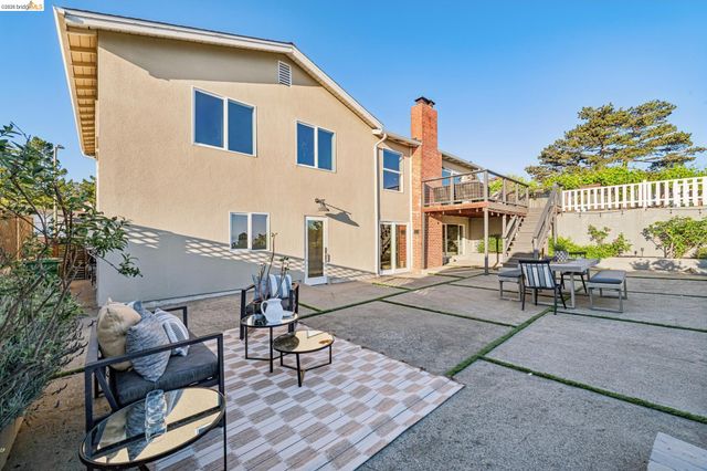 341 Rishell Dr, Oakland, CA 94619