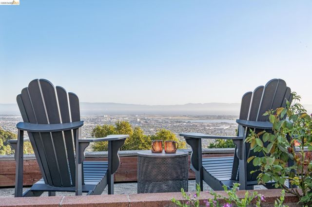 341 Rishell Dr, Oakland, CA 94619