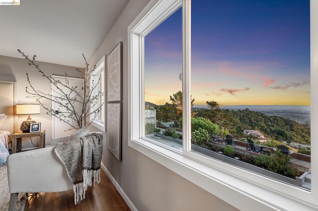 341 Rishell Dr, Oakland, CA 94619