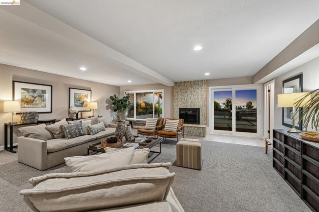 341 Rishell Dr, Oakland, CA 94619