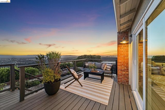 341 Rishell Dr, Oakland, CA 94619