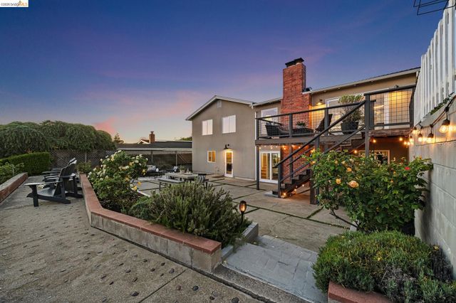 341 Rishell Dr, Oakland, CA 94619