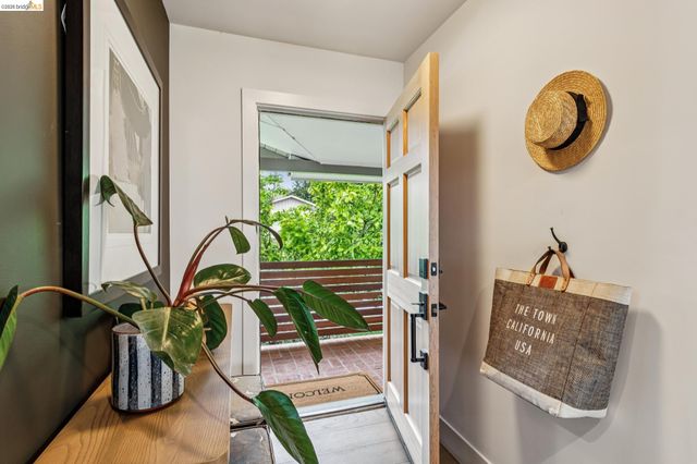 341 Rishell Dr, Oakland, CA 94619