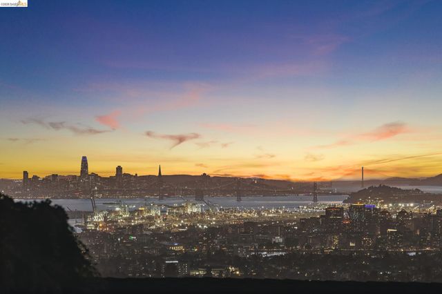 341 Rishell Dr, Oakland, CA 94619