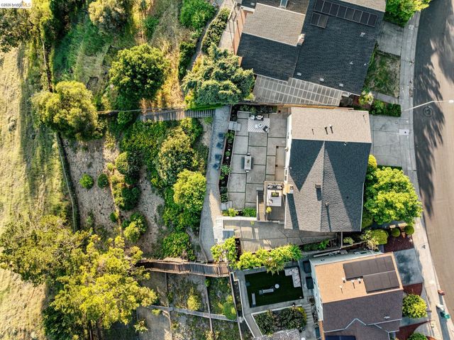 341 Rishell Dr, Oakland, CA 94619