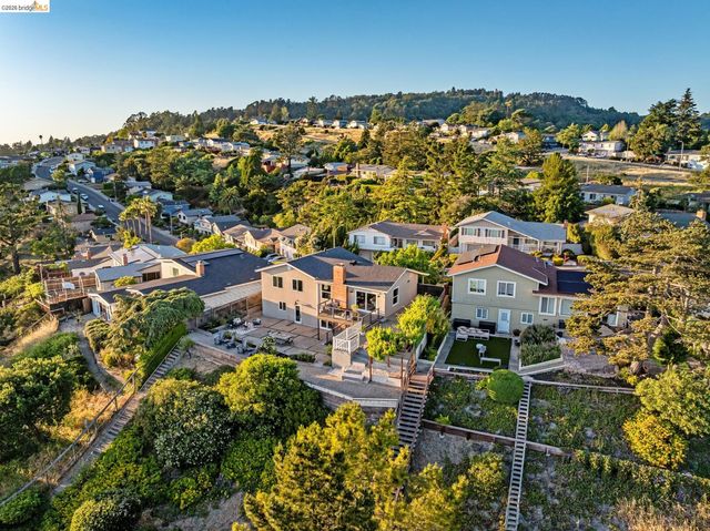 341 Rishell Dr, Oakland, CA 94619