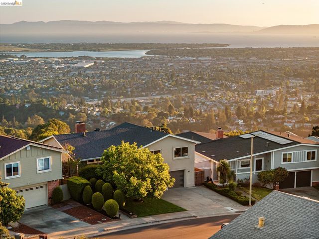 341 Rishell Dr, Oakland, CA 94619