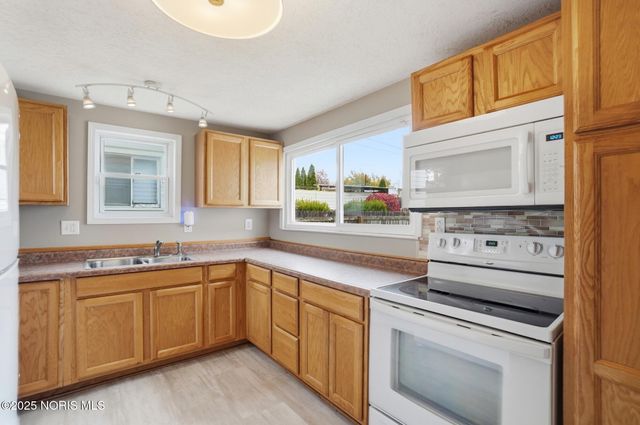 829 Maple Avenue, Findlay, OH 45840