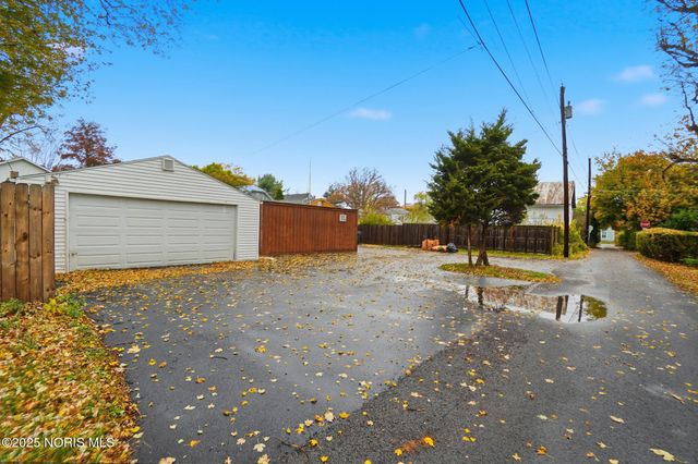 829 Maple Avenue, Findlay, OH 45840