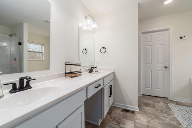 4077 Topsail Drive, Lewis Center, OH 43035