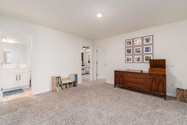 4077 Topsail Drive, Lewis Center, OH 43035