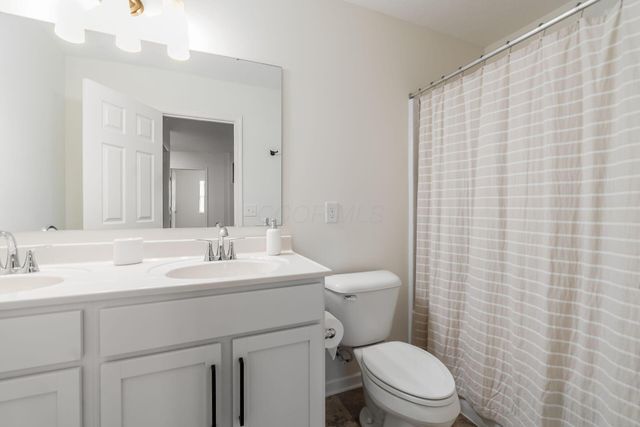 4077 Topsail Drive, Lewis Center, OH 43035