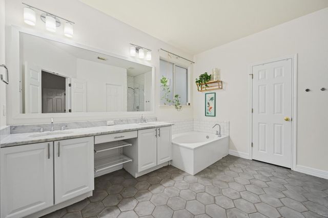 2721 Kinney Oaks CT, Austin, TX 78704