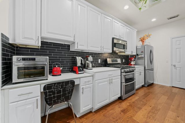 2721 Kinney Oaks CT, Austin, TX 78704