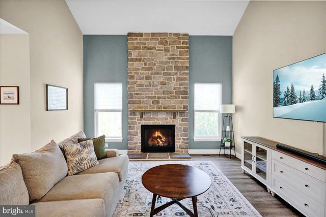 185 OAK GROVE RD, Morgantown, PA 19543