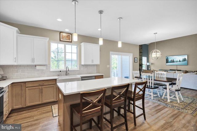 185 OAK GROVE RD, Morgantown, PA 19543