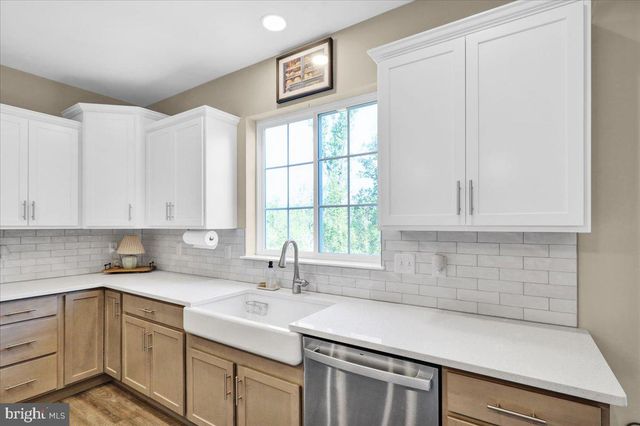 185 OAK GROVE RD, Morgantown, PA 19543