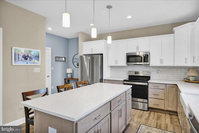 185 OAK GROVE RD, Morgantown, PA 19543