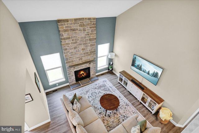 185 OAK GROVE RD, Morgantown, PA 19543
