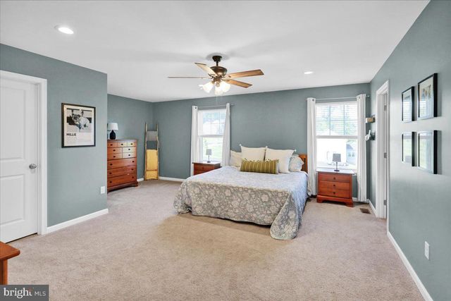 185 OAK GROVE RD, Morgantown, PA 19543