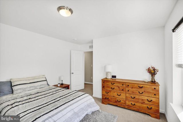 185 OAK GROVE RD, Morgantown, PA 19543